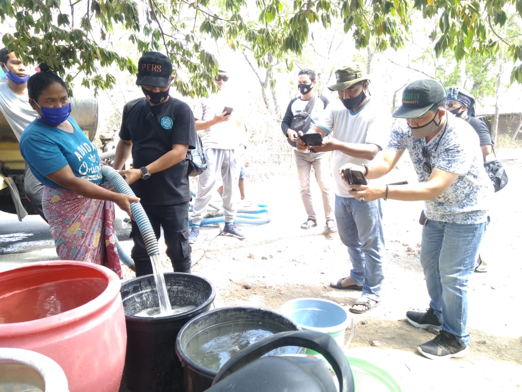 Kekeringan Landa Lotim, FWMO Distribusi 12 Tangki Air Bersih