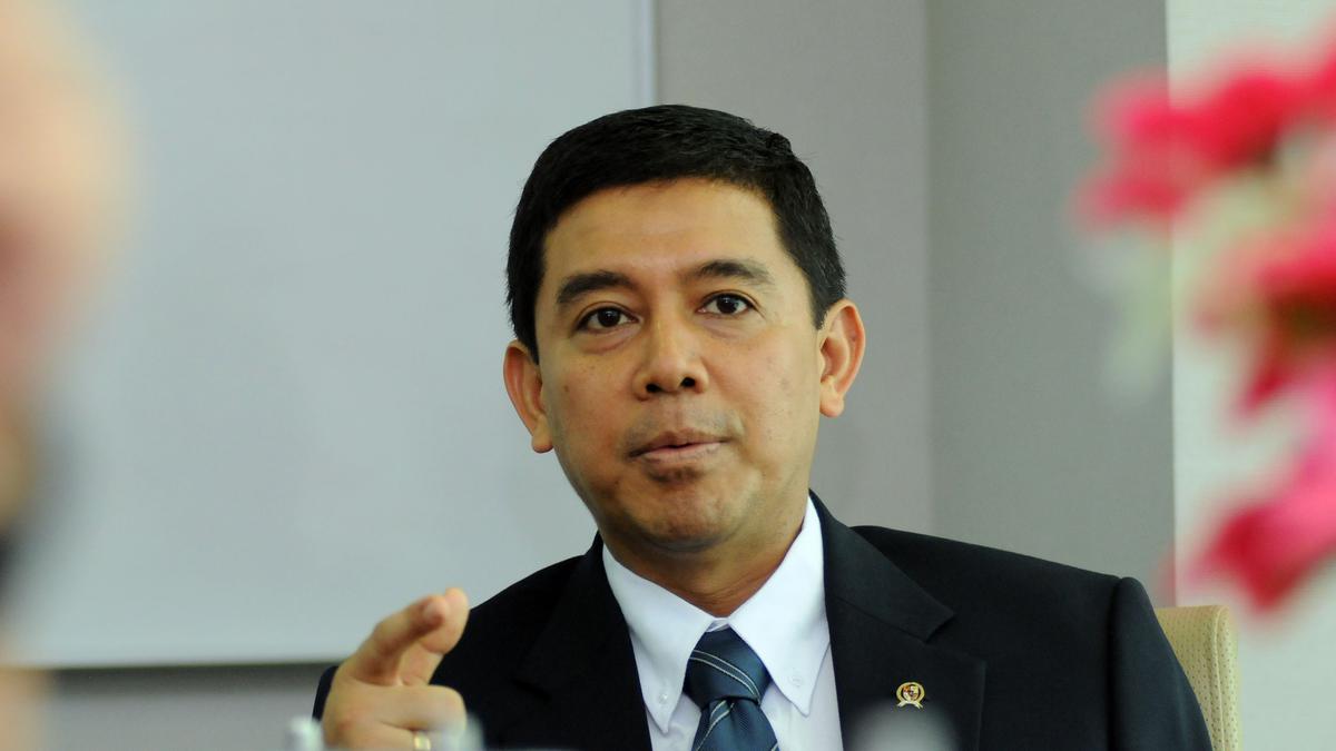 NEGARA DALAM CENGKRAMAN OLIGARKI